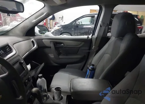 2017 Chevrolet Traverse Ls z USA, uszkodzony, nr VIN 1GNKVFKD7HJ293275